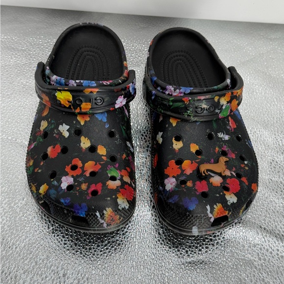 CROCS Shoes - Crocs Classic Floral Clogs Black Multicolor Garden Print Women’s 6 / Men’s 4